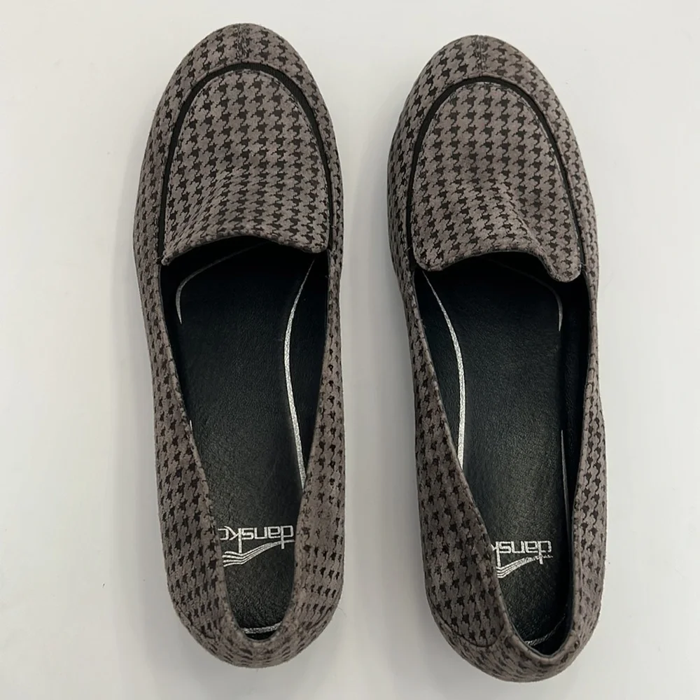 Dansko “Debra” leather slip on wedge loafer in houndstooth size 41 = 10.5/11
